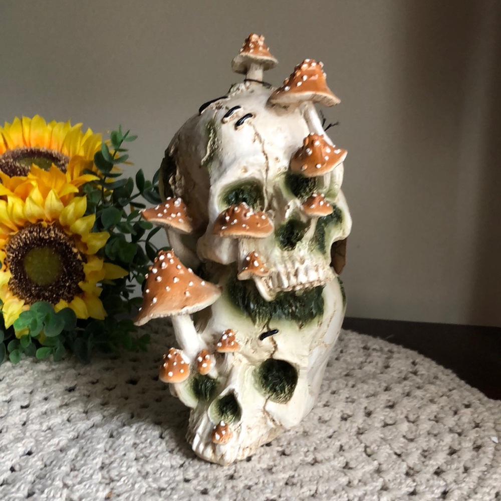 Mushroom Skull Decorative Resin Statue